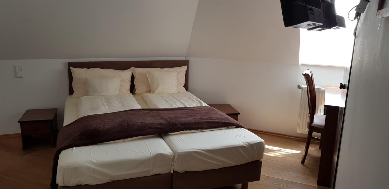 Hotel Waldschloesschen มึลไฮม์ อันแดร์ รัวร์ ภายนอก รูปภาพ