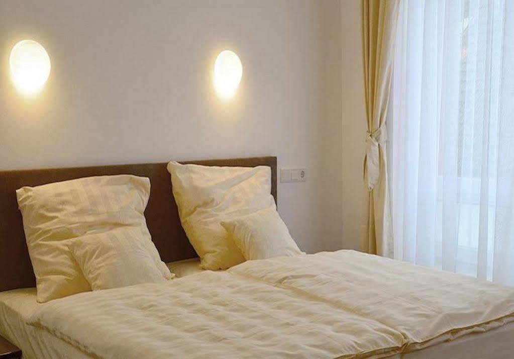 Hotel Waldschloesschen มึลไฮม์ อันแดร์ รัวร์ ภายนอก รูปภาพ