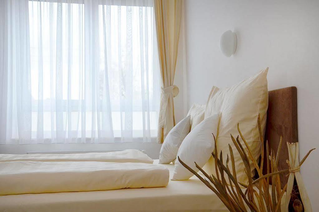 Hotel Waldschloesschen มึลไฮม์ อันแดร์ รัวร์ ภายนอก รูปภาพ