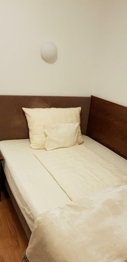 Hotel Waldschloesschen มึลไฮม์ อันแดร์ รัวร์ ภายนอก รูปภาพ