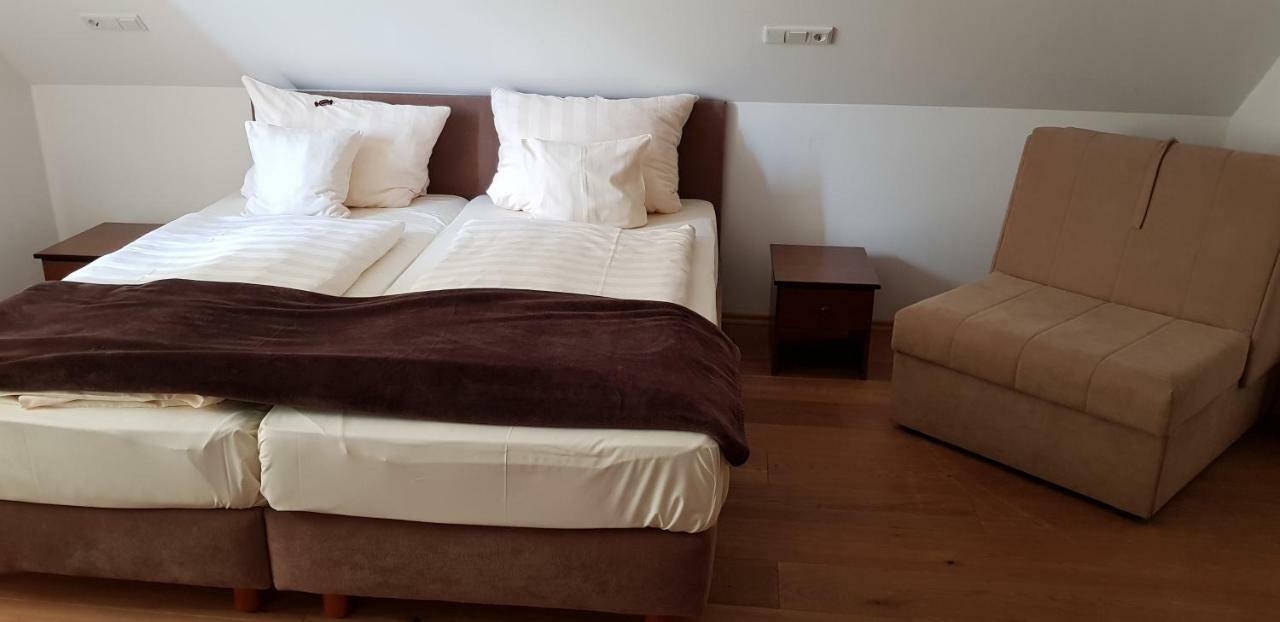 Hotel Waldschloesschen มึลไฮม์ อันแดร์ รัวร์ ภายนอก รูปภาพ