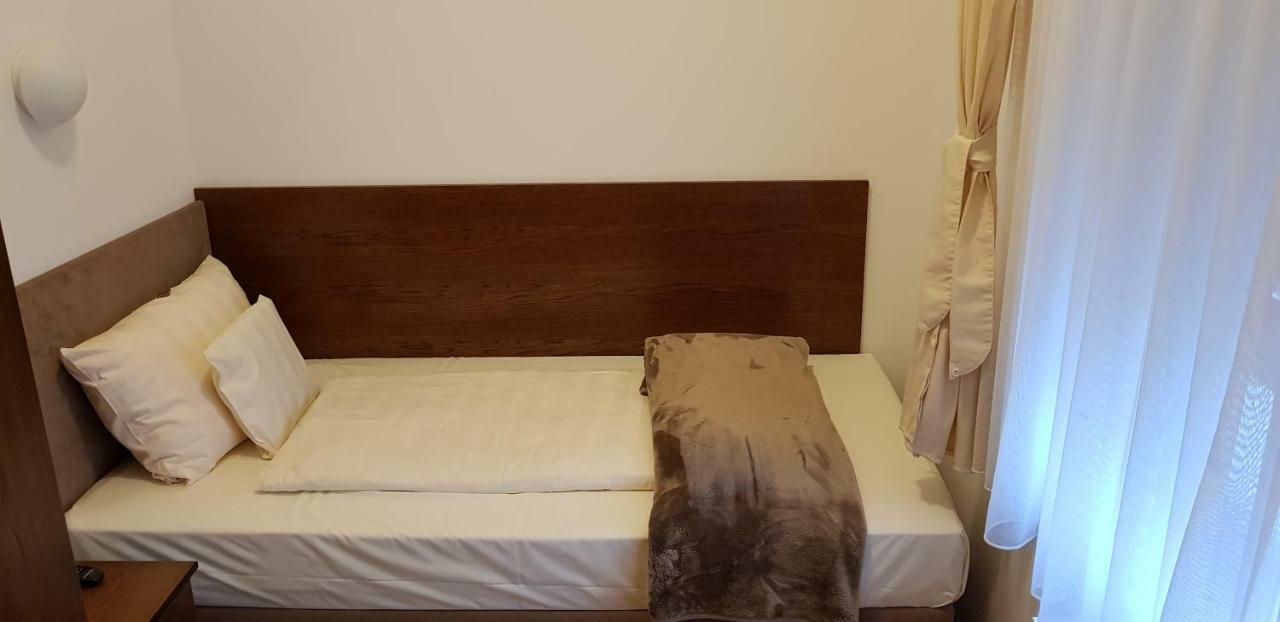 Hotel Waldschloesschen มึลไฮม์ อันแดร์ รัวร์ ภายนอก รูปภาพ