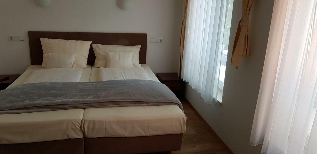 Hotel Waldschloesschen มึลไฮม์ อันแดร์ รัวร์ ภายนอก รูปภาพ