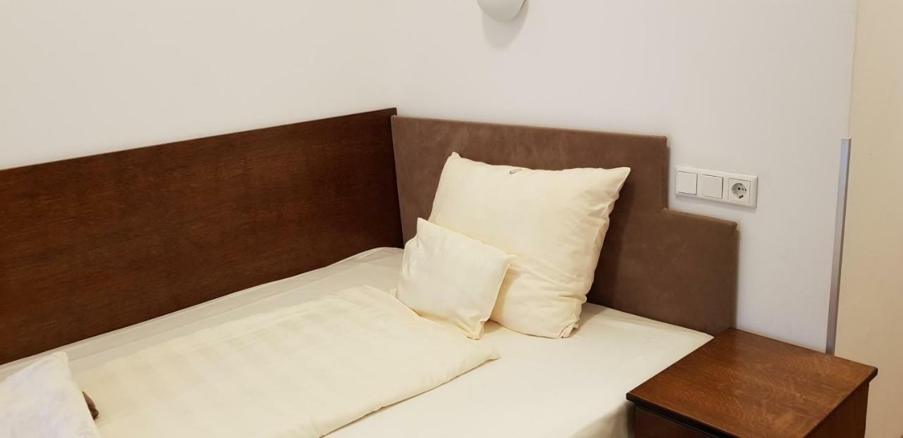 Hotel Waldschloesschen มึลไฮม์ อันแดร์ รัวร์ ภายนอก รูปภาพ